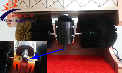 Hộp chứa xi có viên bi lăn xi tiện lợi là một tính năng nổi bật nữa của máy đánh giày