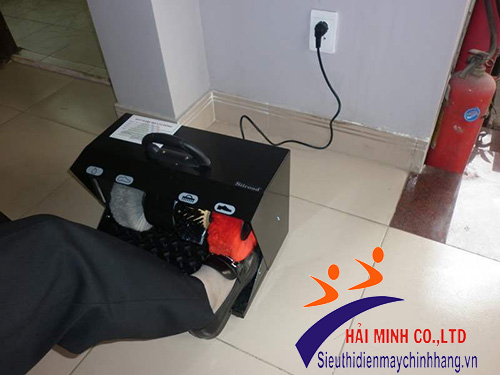 Máy đánh giày tự động vô cùng tiện dụng
