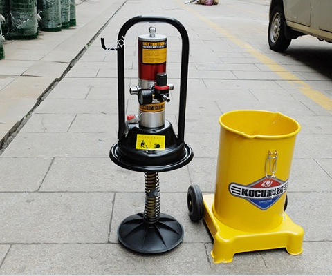 Máy bơm mỡ sử dụng đơn giản và dễ dàng