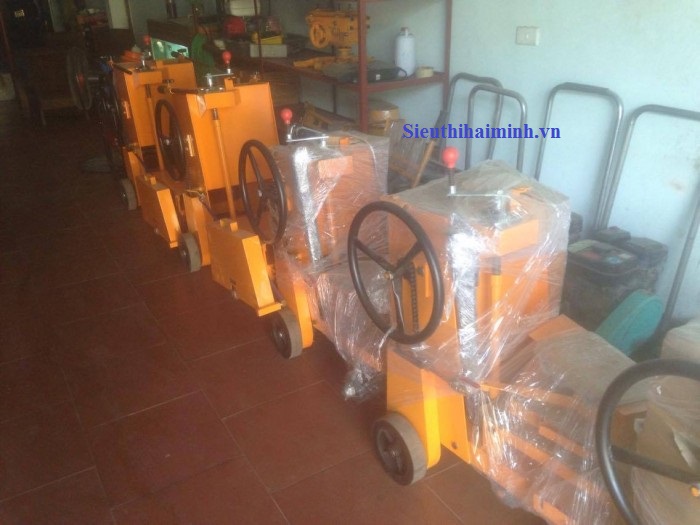 Máy cắt bê tông