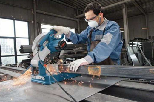 Sử dụng máy cắt sắt cần đúng thao tác