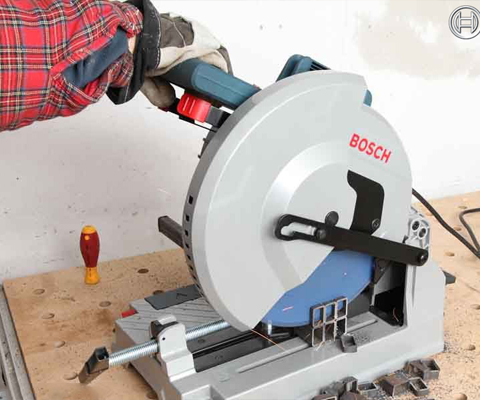 Tiến hành lắp đặt máy cắt sắt và vận hành chạy thử