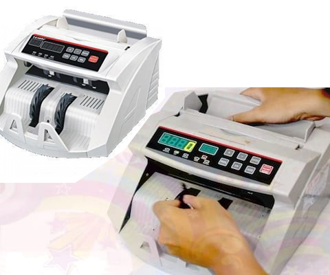 Vệ sinh bàn phím ấn trên thân máy đếm tiền