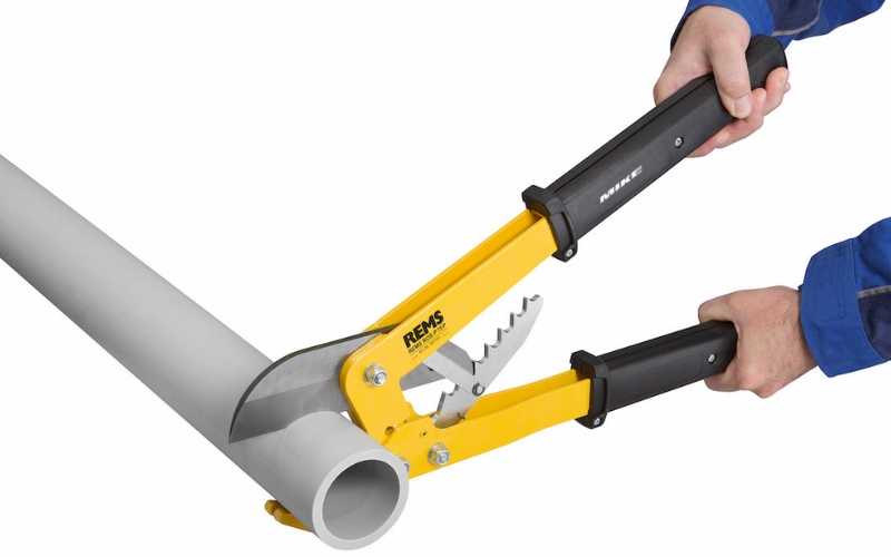 Đo cắt và làm sạch ống PPR