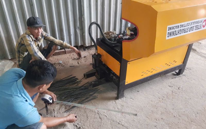 Kỹ thuật giao Máy duỗi cắt sắt tự động GT4-12 (380V) cho khách