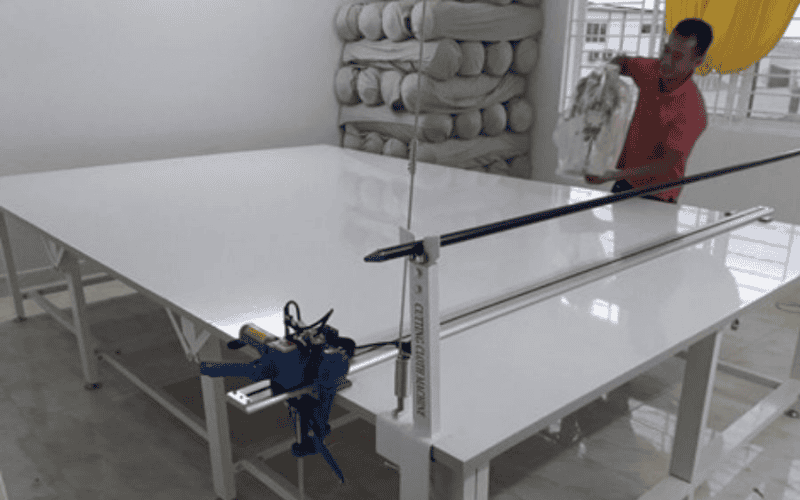 Khi nào nên dùng máy cắt vải đầu bàn