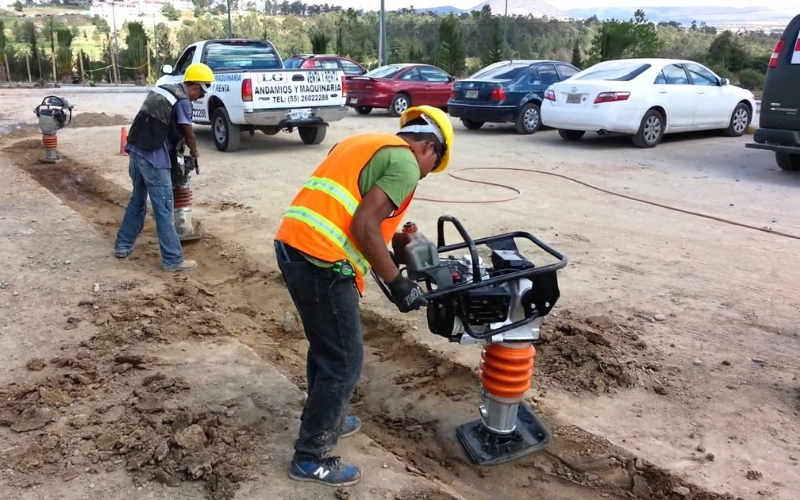 Lợi ích khi thuê máy đầm cóc chạy xăng