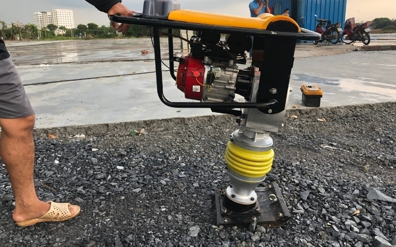 Công dụng của máy đầm cóc