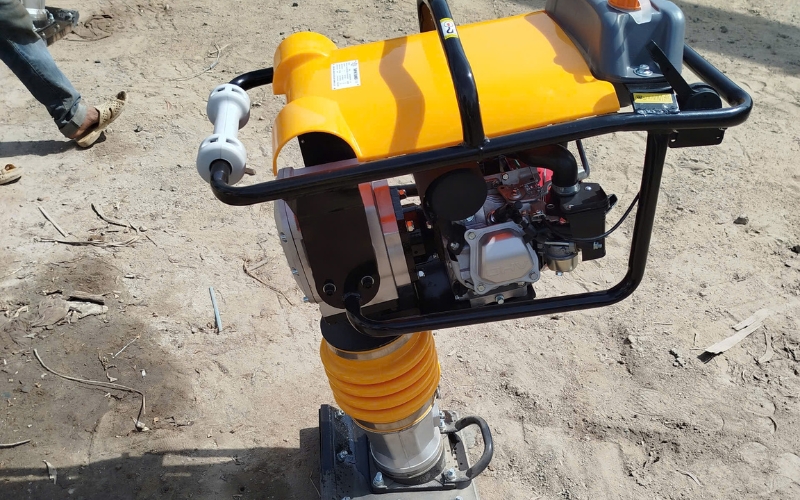 Máy đầm RM80 đáng mua cho công trình nào