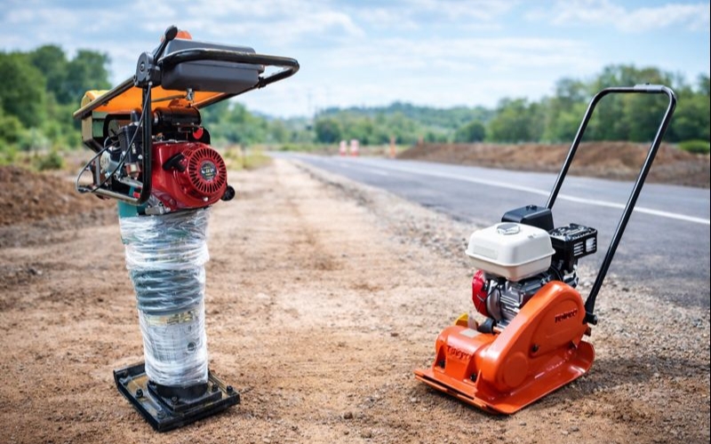 So sánh khác biệt máy đầm cóc với đầm bàn