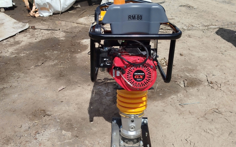 So sánh máy đầm cóc Honda RM80 với các dòng máy khác
