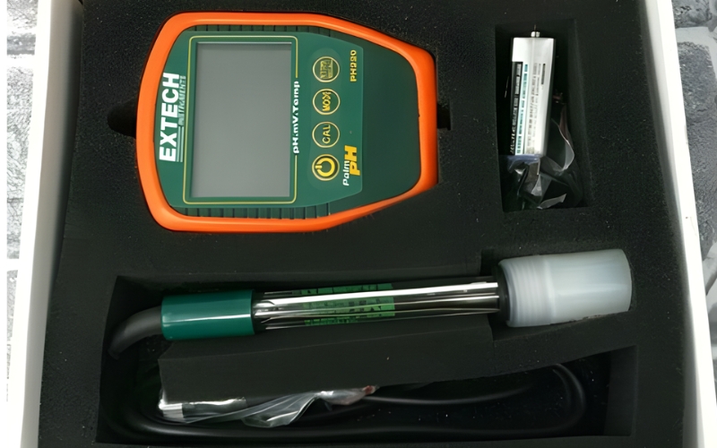 Máy đo pH với cáp điện cực EXTECH pH220-C giá rẻ