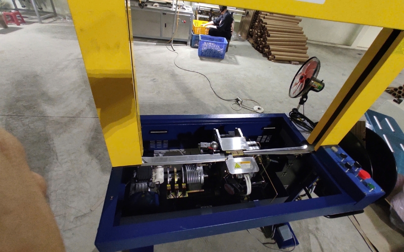 Chi phí đầu tư cho máy đóng đai tự động so với bán tự động