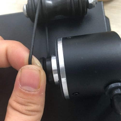 Máy in date bị dây curoa trượt khỏi đường rãnh