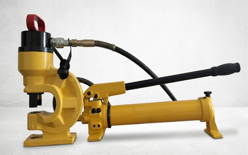 Tính năng máy đột lỗ CH60 và bơm tay thủy lực CP700