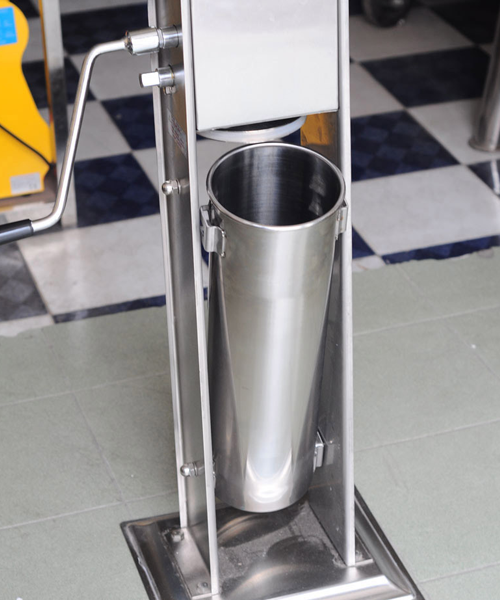 Máy đùn xúc xích quay tay 