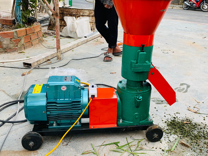 Máy ép cám viên liền trục HM-150