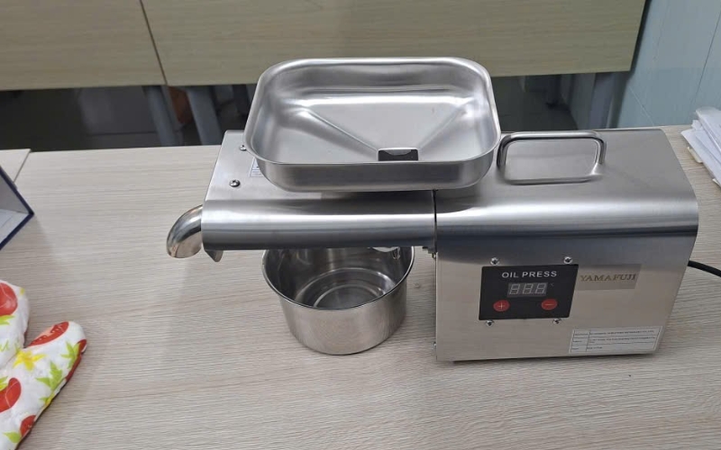  Máy ép dầu lạc Yamafuji WK-898 (3-6kg) điều khiển điện tử