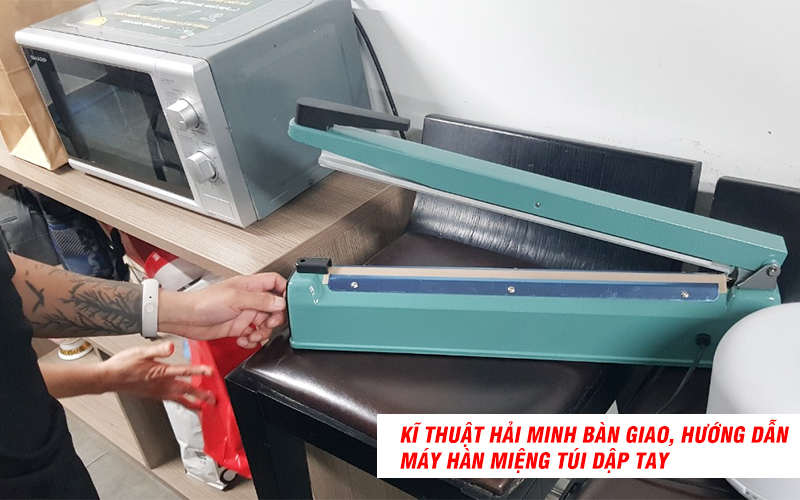 ban giao Máy hàn miệng túi dập tay Yamafuji PCS-400I