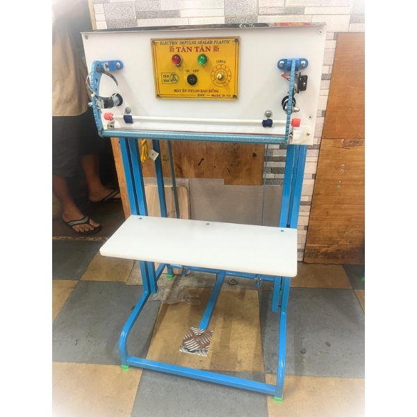 máy hàn miệng túi dập chân M6-400 Tân Tân chất lượng