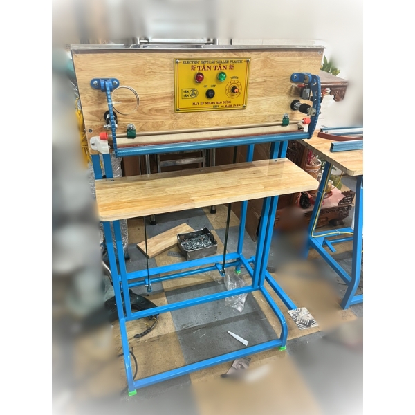 máy hàn miệng túi dập chân M6-400 Tân Tân