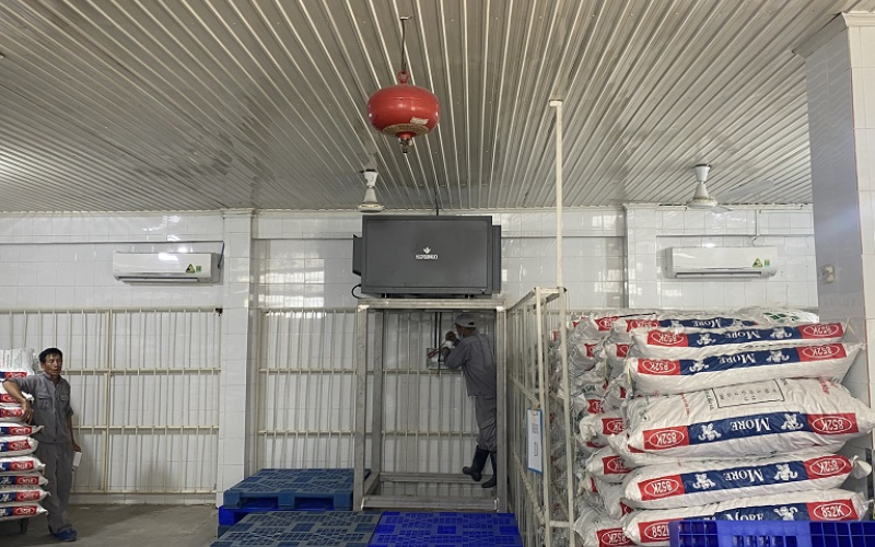 Máy hút độ ẩm công nghiệp treo trần