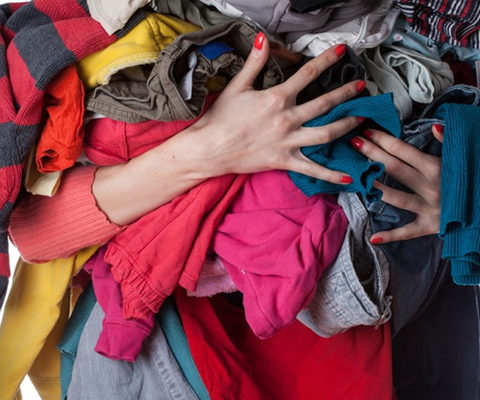 Quan-ao-nhanh-kho-khong-co-mui-khi-say-bang-may-hut-am.jp