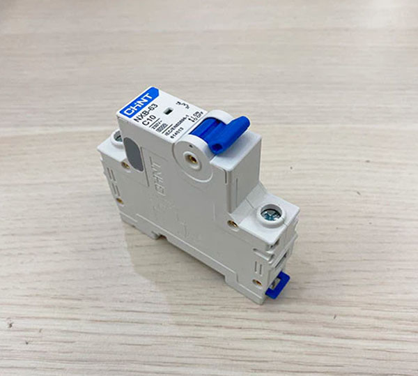 Aptomat 1 pha máy rút màng co Yamafuji