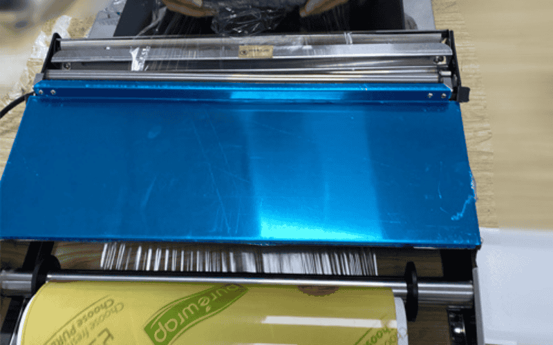 Phân loại máy bọc màng co thực phẩm phổ biến