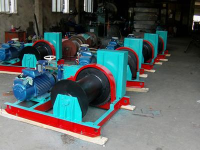 Không nâng vật có tải trong lớn hơn mức tải trọng cho phép của tời kéo mặt đất