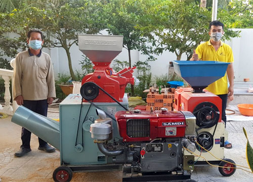  Hình ảnh kỹ thuật Hải Minh giao máy xát gạo cho khách