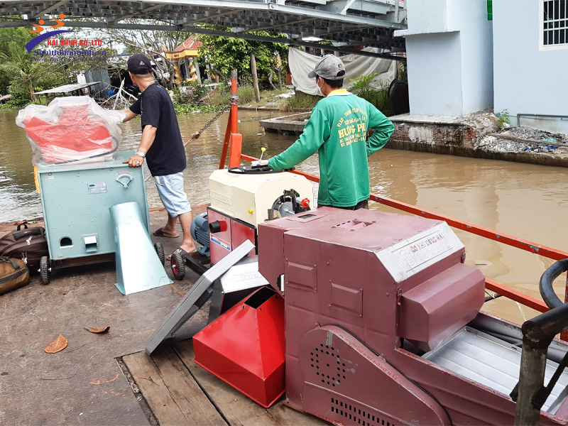 giao máy cho khách ở miền Tây