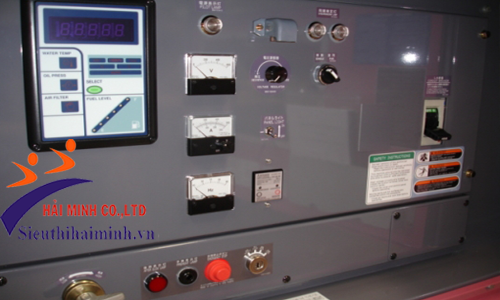 Bảng điều khiển của máy phát điện DENYO DCA-150USK
