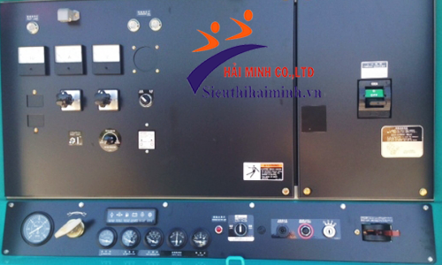 Bảng điều khiển của máy phát điện DENYO DCA-400SPK2