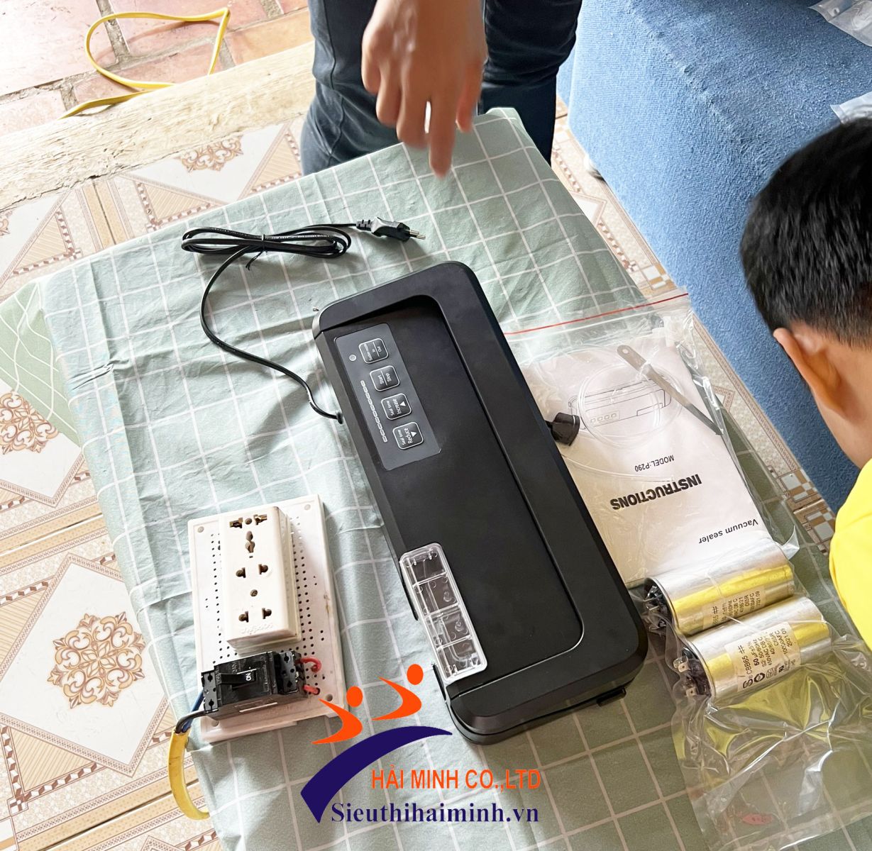 Máy hút chân không mini giá cạnh tranh đa dạng mẫu mã 