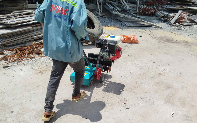 Tuân thủ các lưu ý quan trọng khi sử dụng máy băm nền bê tông
