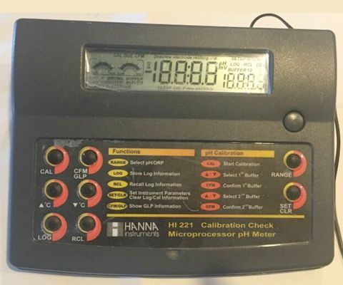 Mặt trước Máy đo pH,nhiệt độ để bàn HI221