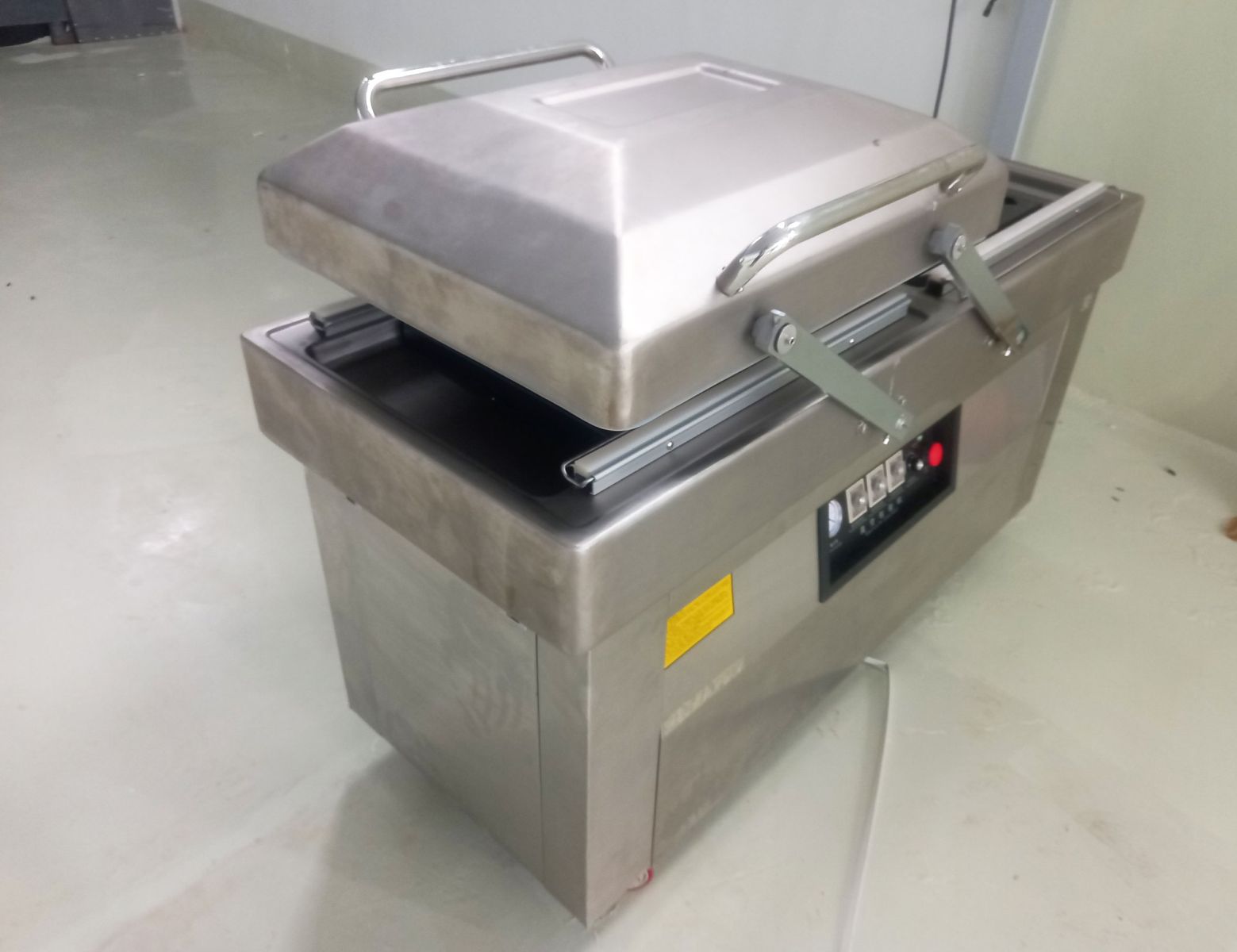 Máy hút chân không Yamafuji DZ-600/2SB (Buồng sâu 5cm)