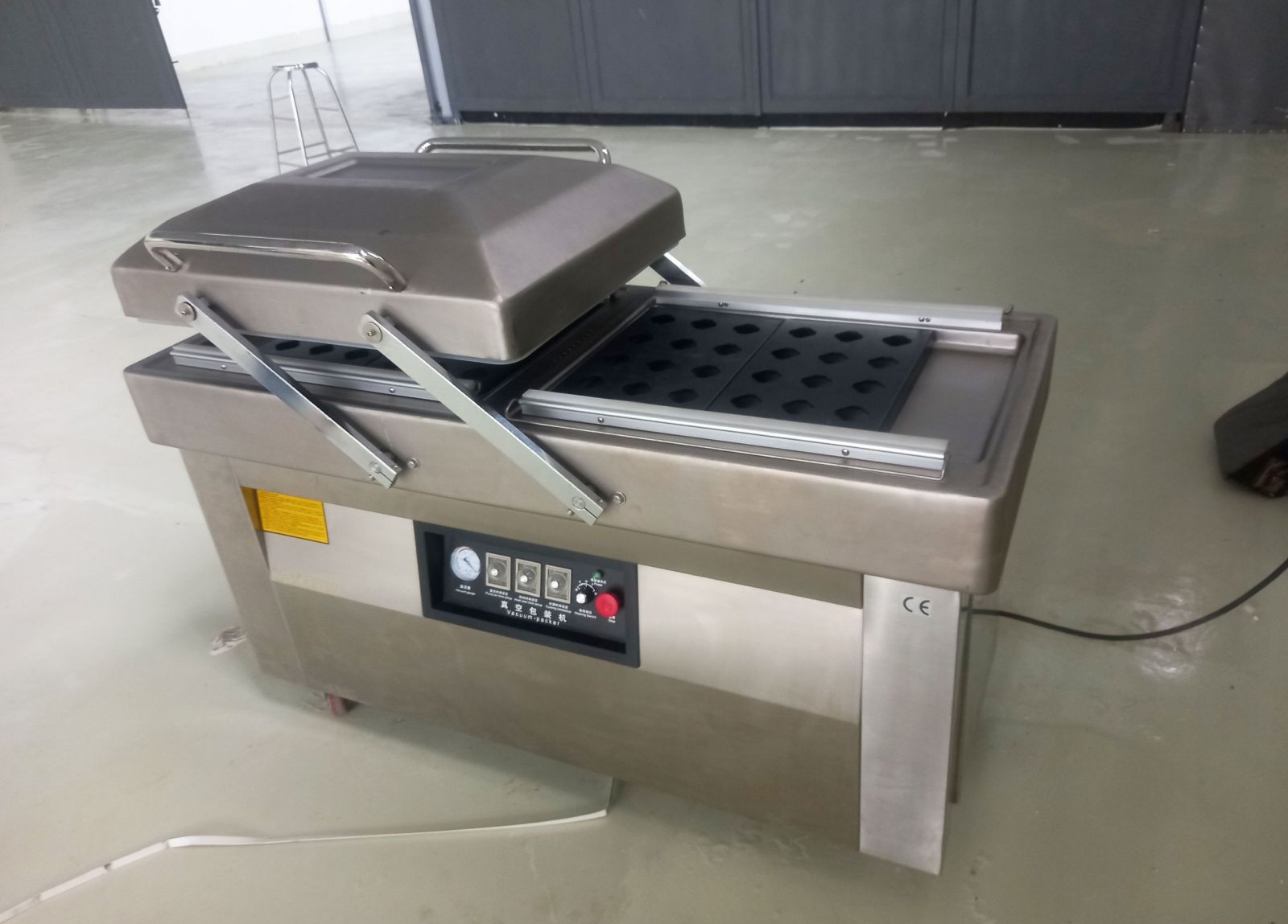 Máy hút chân không Yamafuji DZ-600/2SB (Buồng sâu 5cm)