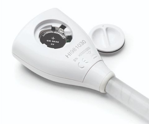Bút đo pH trong đất và nước Hanna HI981030 có chỗ để pin tiện lợi