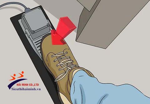 sử dụng bàn đạp chân